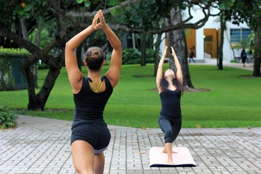 Sophomore Chelsea Cook follows the direction of instructor Carmen Meeks at Well Canes yoga on Wednesday morning. Stephanie Lorenzo // Contributing Photographer