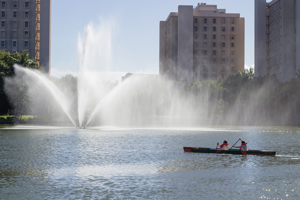 Engineering students row on Lake Osceola to test their canoe made out of concrete Monday afternoon. Kawan Amelung // Staff Photographer