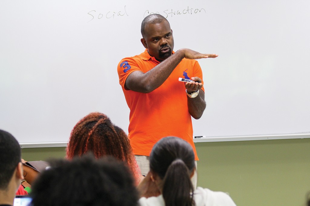 Director of Africana studies David Ikard talks to his BlackLivesMatter class (AAS 290) about the Black Lives Matter movement and its historical antecedents. Erum Kidwai // Staff Photographer