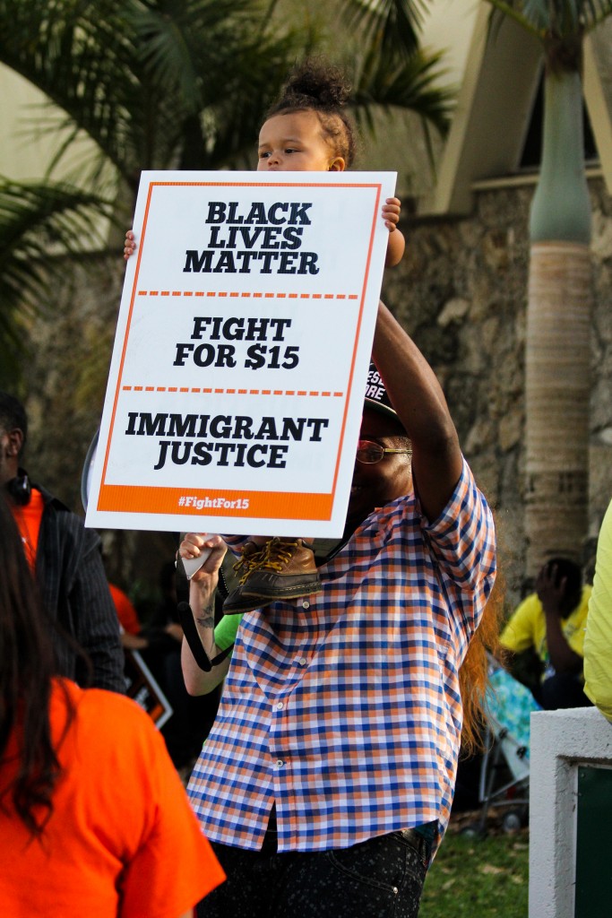 Protesters gather outside the University of Miami gates to advocate for higher minimum wage Thursday afternoon. Victoria McKaba // Assistant Photo Editor