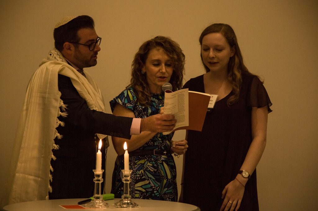 Dr. Felicia Knaul participates in shabbat services Friday night in honor of Hillel’s Frenk Friday. Evelyn Choi // Staff Photographer